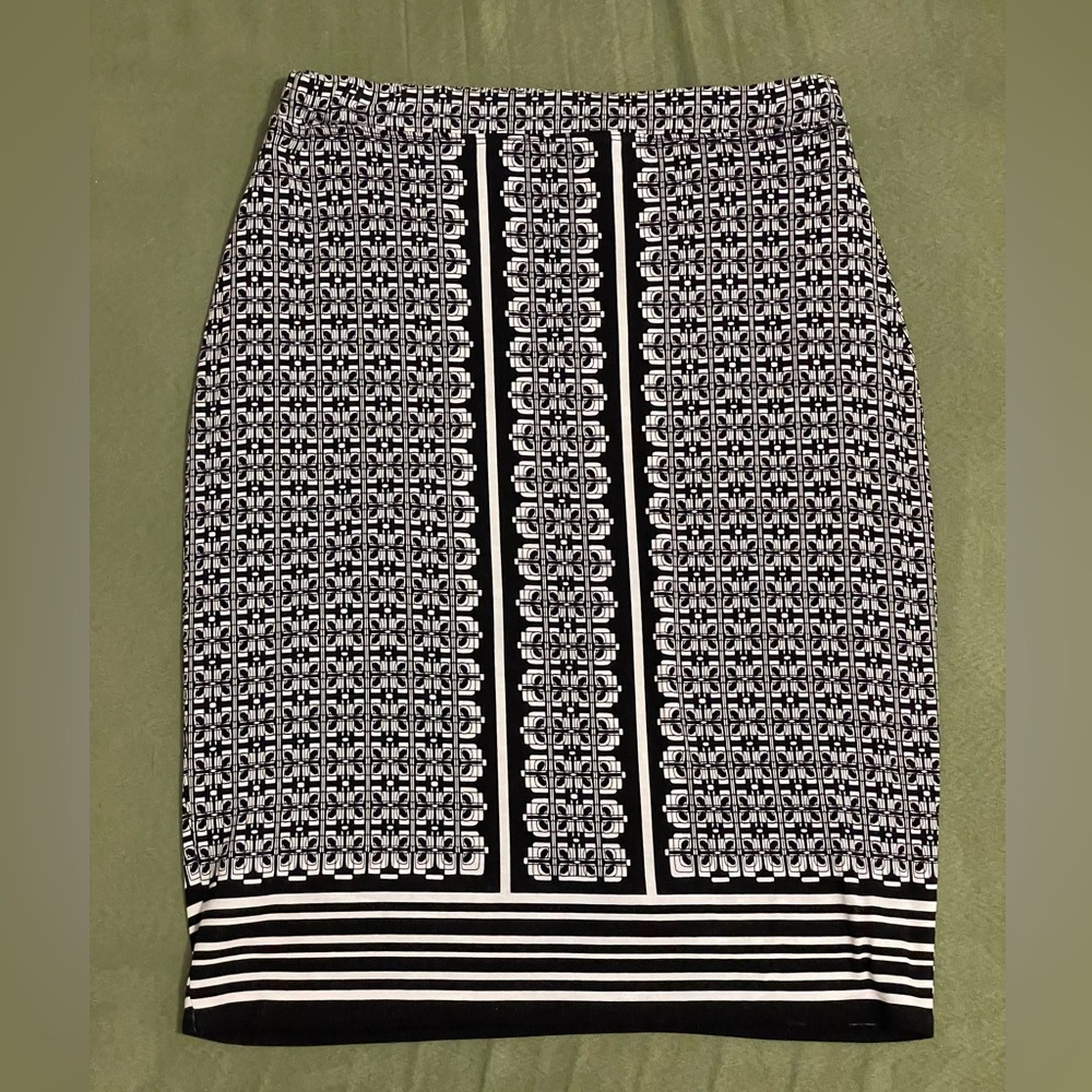 Pencil Skirt 🖤 Max Studio 🤍 Sz Small